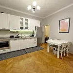 Elegant 2bdr For Groups And Family - Fast Wi-fi *