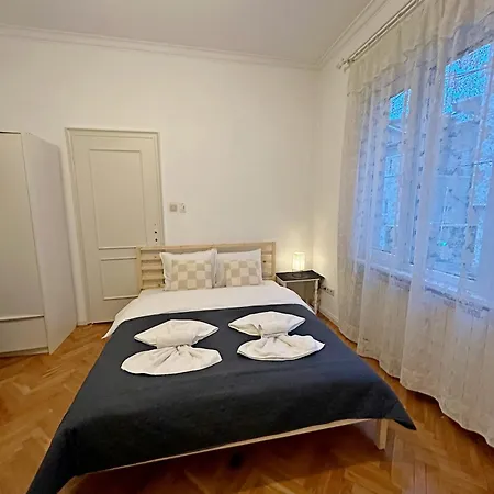 Elegant 2bdr For Groups And Family - Fast Wi-fi *