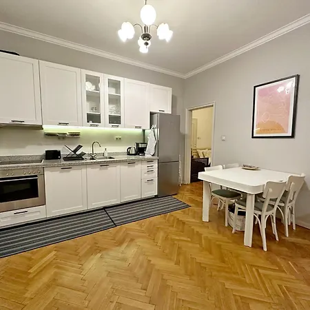 Elegant 2bdr For Groups And Family - Fast Wi-fi *