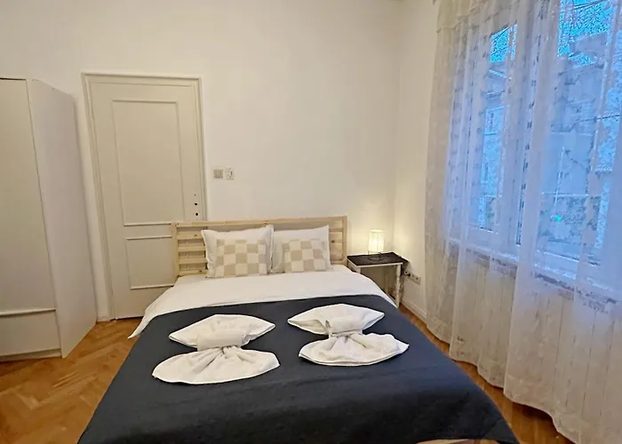 Elegant 2bdr For Groups And Family - Fast Wi-fi *