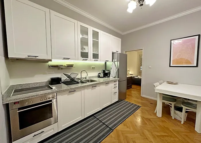 Apartament Elegant 2bdr For Groups And Family - Fast Wi-fi *