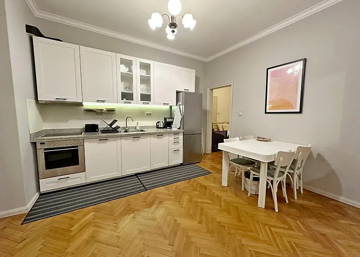 Elegant 2bdr For Groups And Family - Fast Wi-fi *