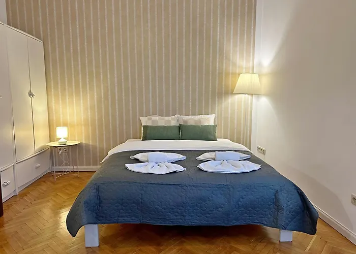 Elegant 2bdr For Groups And Family - Fast Wi-fi *