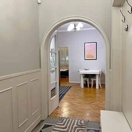 Elegant 2bdr For Groups And Family - Fast Wi-fi *