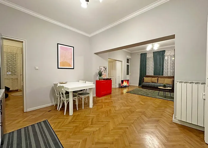 Elegant 2bdr For Groups And Family - Fast Wi-fi Apartmán *