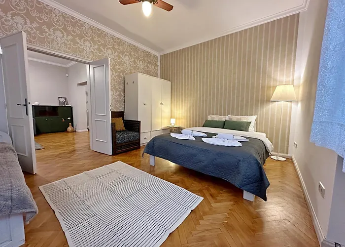 Elegant 2bdr For Groups And Family - Fast Wi-fi Apartmán